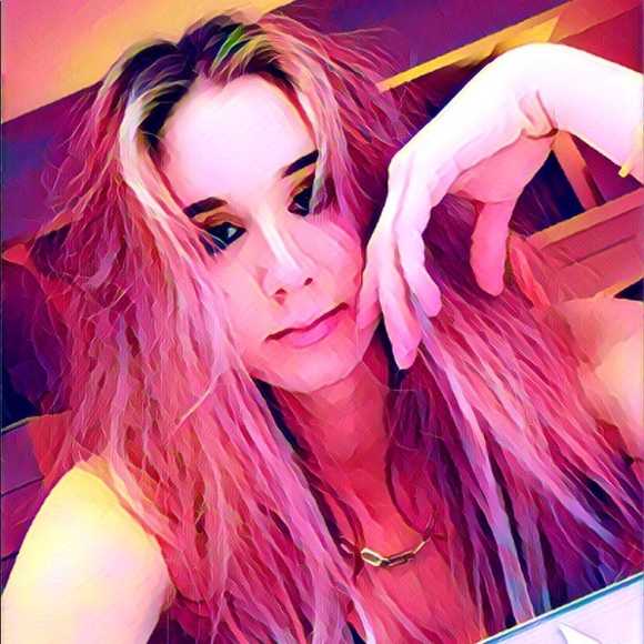 Meet your Posher, Ashley - Picture 1 of 1